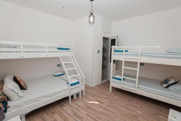 Nana Hostel Vlora Kültér fotó